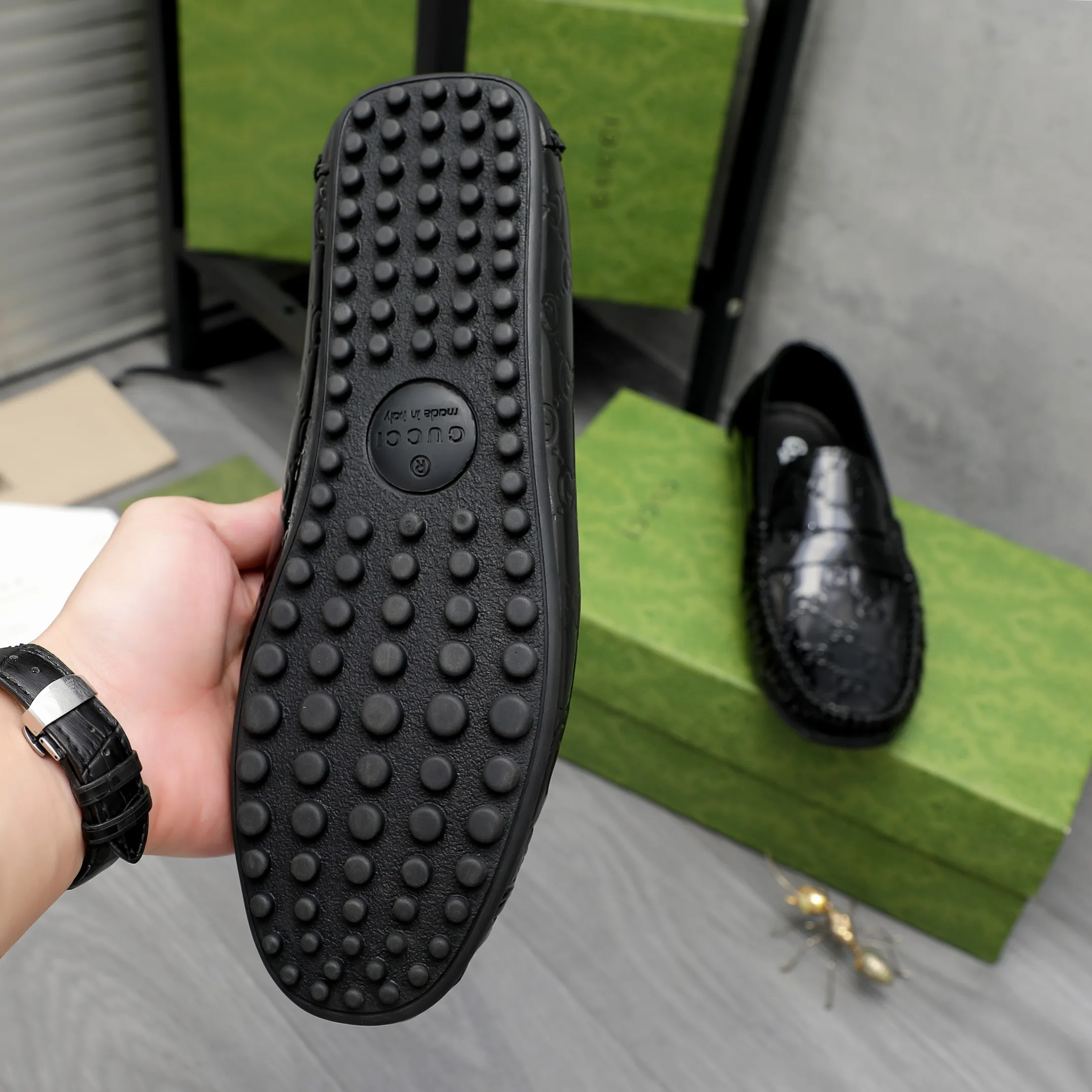 Men's shoes 💰380 Product trademark: GUCCI "Gucci" casual slip-on beanie shoes Regular size: 38-45 (45 is custom-made and non-returnable) Product materials: Selected lacquered embossed cowhide upper, pigskin lining, beanie outsole